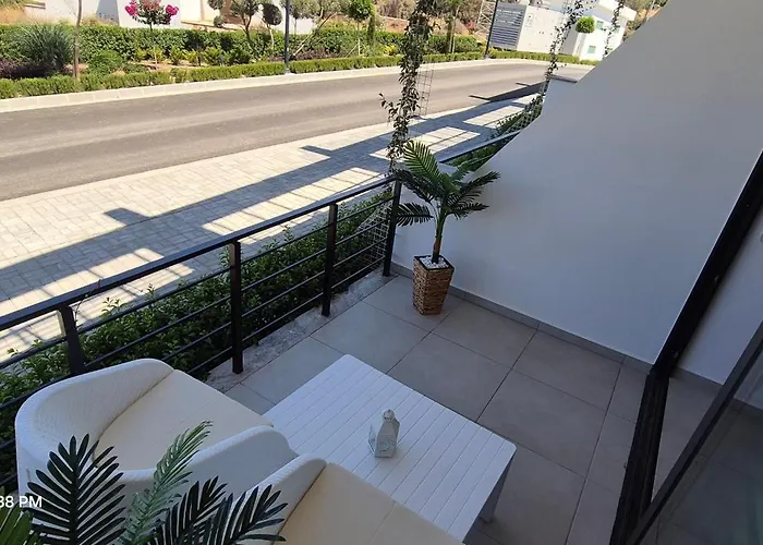 Pearl Island * Kalogrea